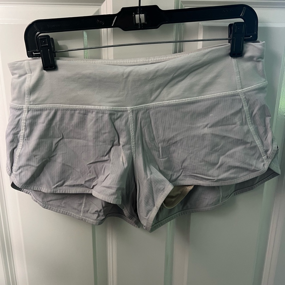 Lulu Lemon 2.5 Hotty Hot White/ Grey shorts.